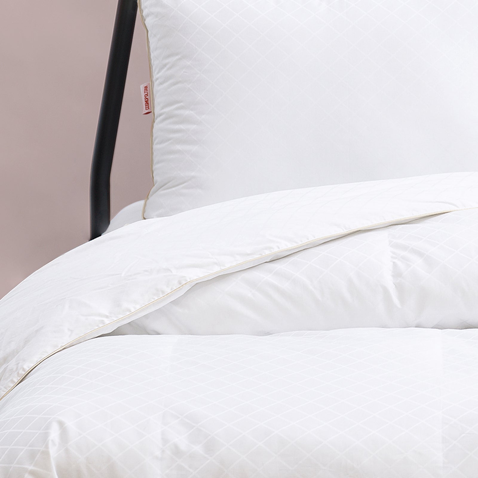 Cosmoliving by Cosmopolitan Diamond Luxe Comforter