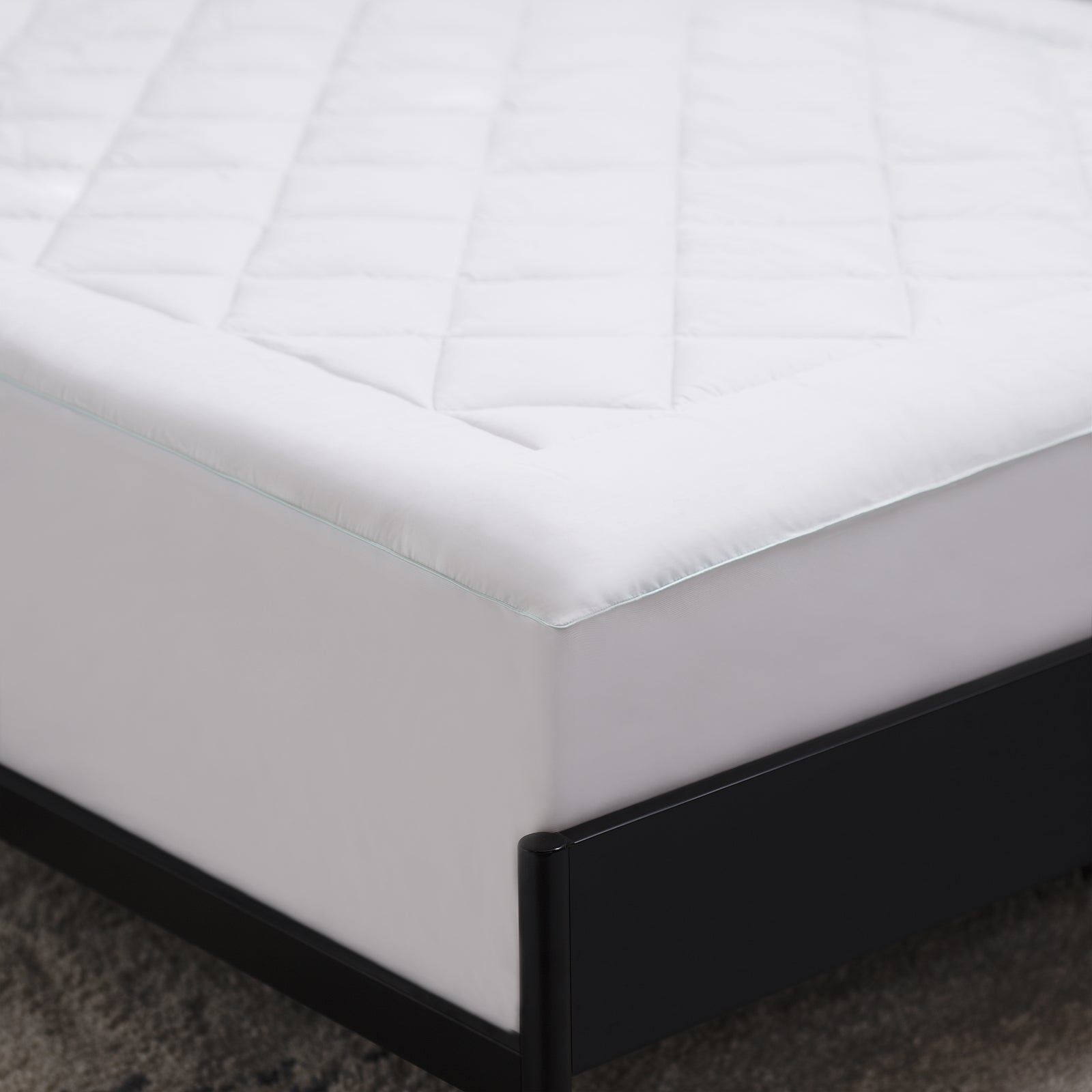 Cosmoliving by Cosmopolitan EcoSleep Tencel Sateen Mattress Pad